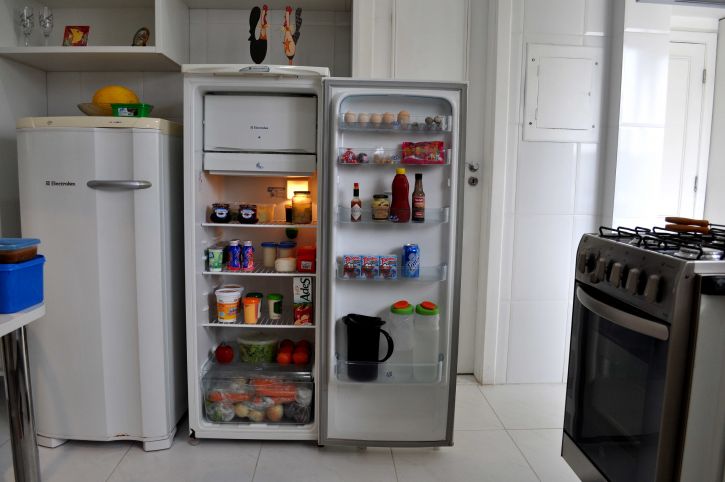 open-the-fridge-in-the-kitchen-725x482
